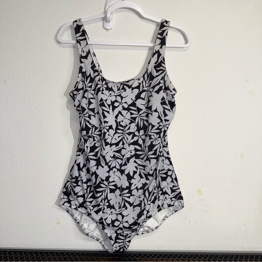 Lands' End Women's One Piece Swimsuit‎ 16 Black White Floral Print Tummy Control